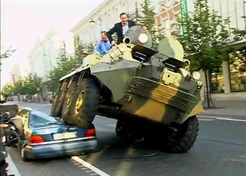 Panzer gegen Falschparker  – Bürgermeister von Vilnius macht Falschparker platt
